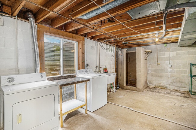 Building Photo - 11720 Portage Rd