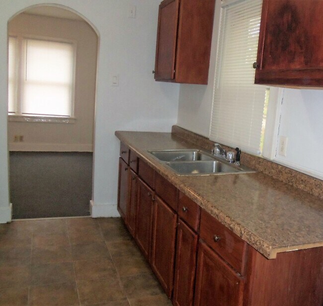 Building Photo - 429 Kern St