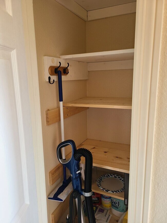 Building Photo - 1992 Gwin Rd