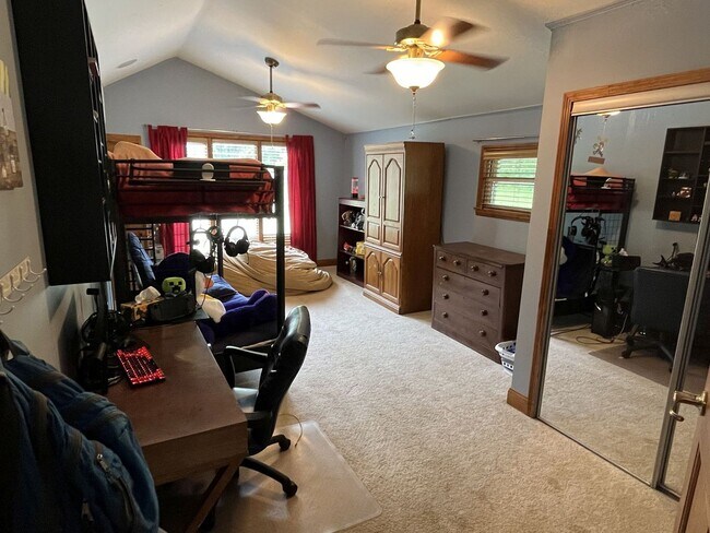 Building Photo - 4 Bedroom Homestead on 3 acres near Harris...