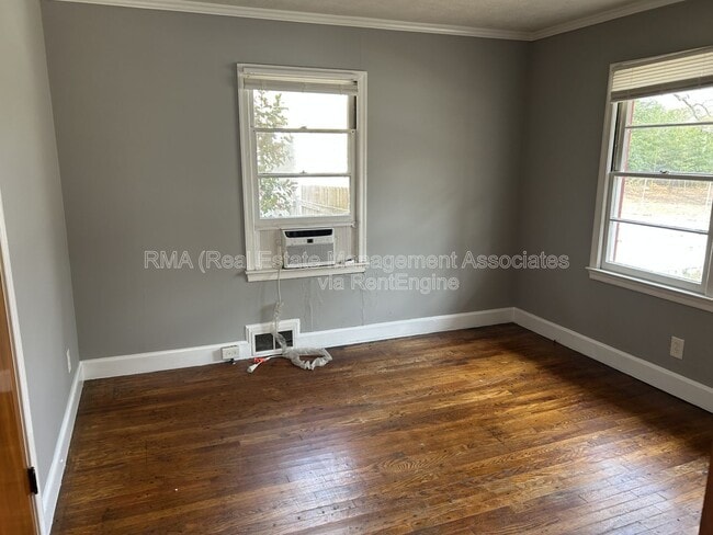 Building Photo - 901 Ray St