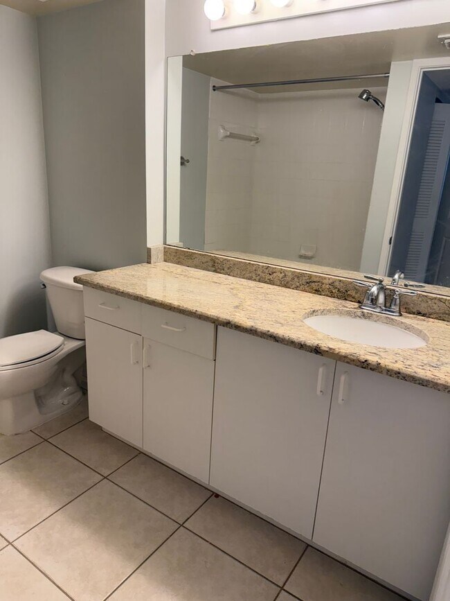 Building Photo - Laguna