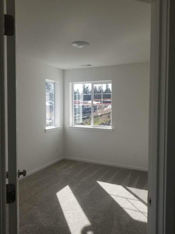 Building Photo - 1018 NW Highgarden Dr