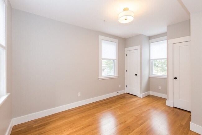 Building Photo - 127 Hudson St