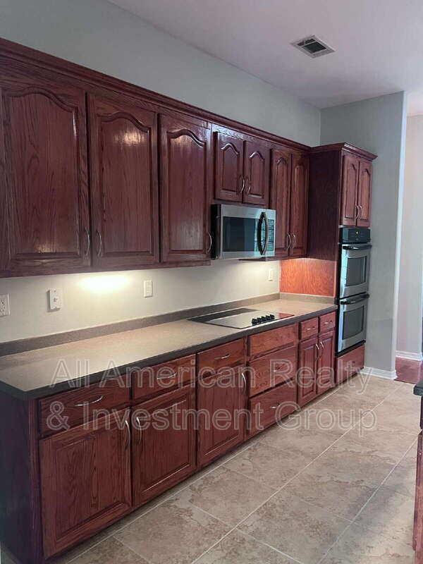 Building Photo - 105 Par Ct