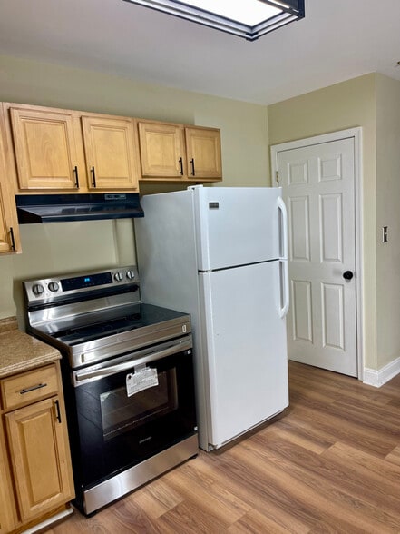 Building Photo - 919 Gray St