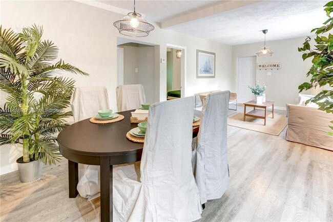 Building Photo - 427 S 24th Ave