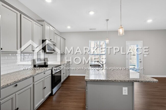 Building Photo - 8436 Gateway Run Rd