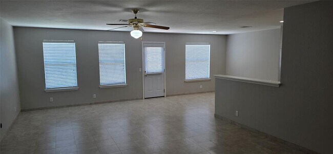 Building Photo - 1304 Anna Palm Way