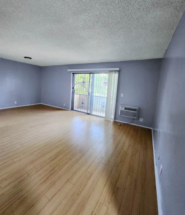 Building Photo - 425 N Hobart Blvd