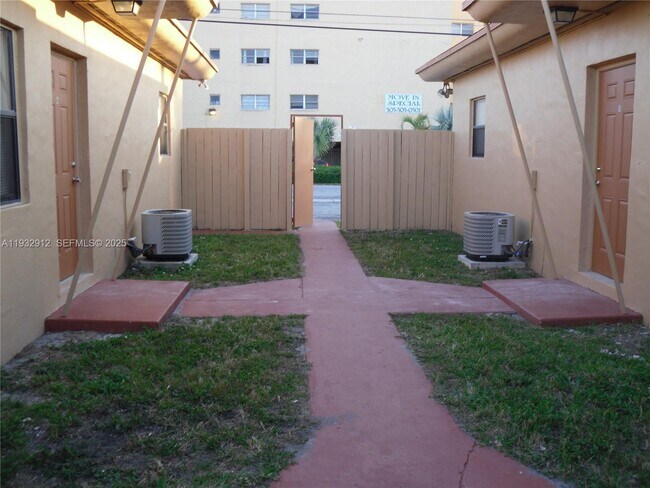 Building Photo - 1675 NE 150th St