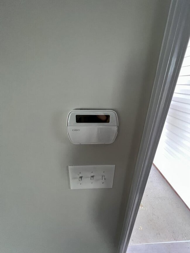 Building Photo - 40 Old Hamilton Rd