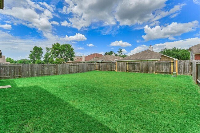 Building Photo - 2211 Treasure Mountain Dr