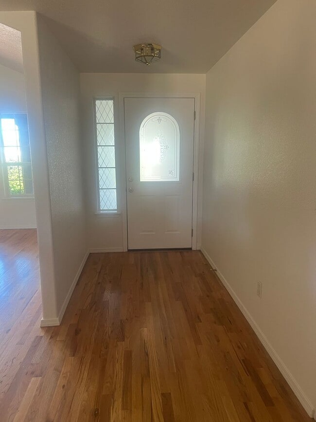 Building Photo - Quiet Neighborhood near Great Park!!