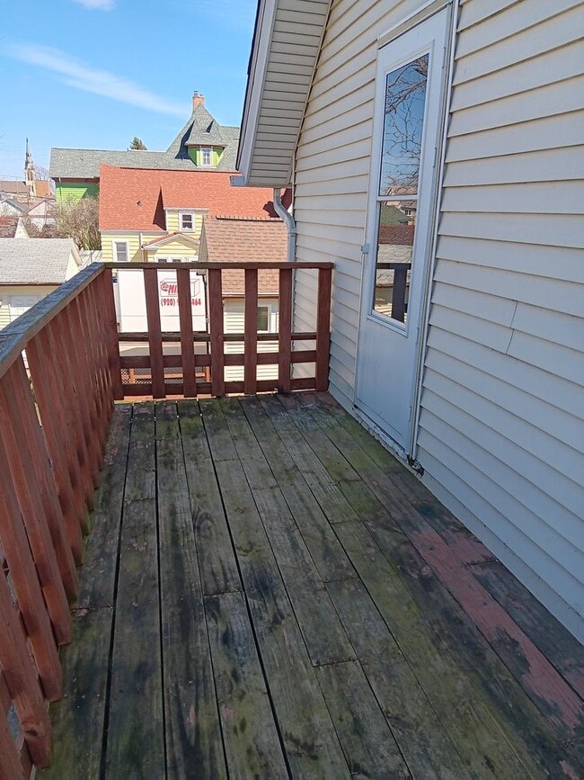 Building Photo - 344 1st St