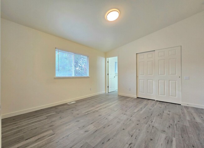 Building Photo - Arlington - Updated Home with 4 Bedroom + ...