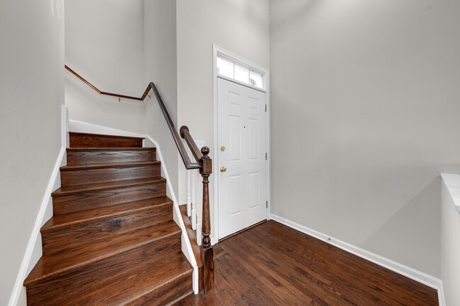 Building Photo - 1472 N Pinehurst Dr