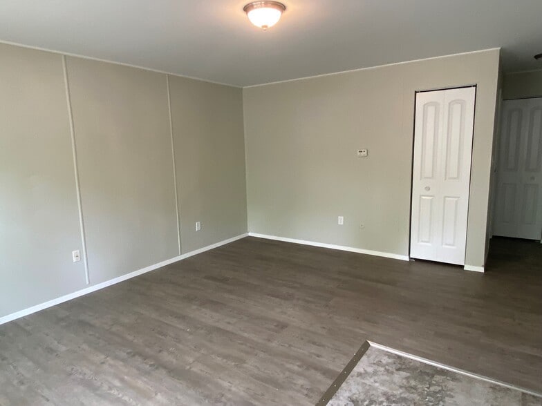 Building Photo - 2605 Roland Dr