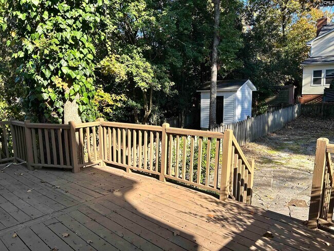 Building Photo - 305 Dean Hall Ln