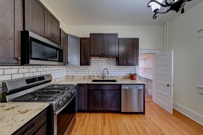 Building Photo - 317 W Brundage St