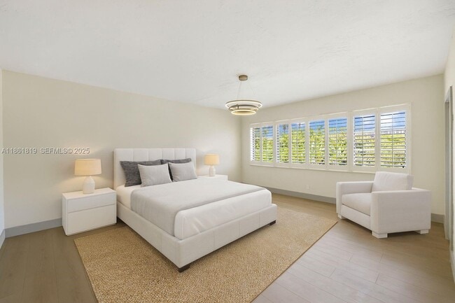 Building Photo - 3180 N Bay Rd