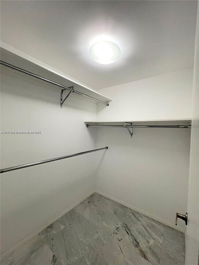 Building Photo - 2350 NE 135th St