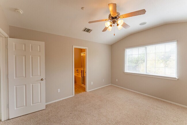 Building Photo - Stunning North-Austin  2/2.5 Home