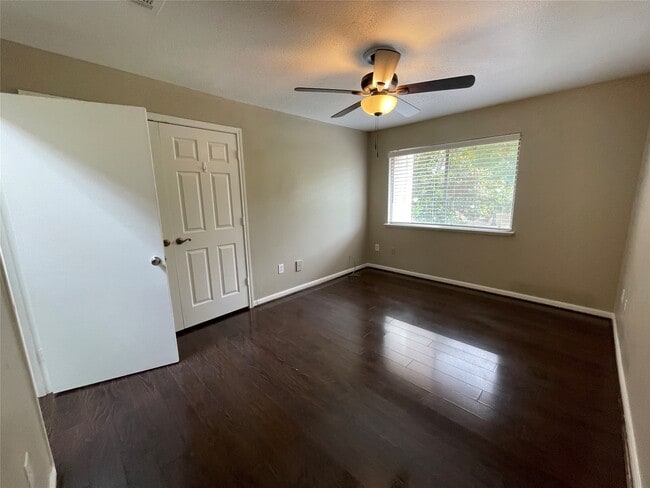 Building Photo - 12315 Glenview Dr