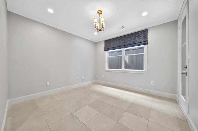 Building Photo - 3002 Mid Ln