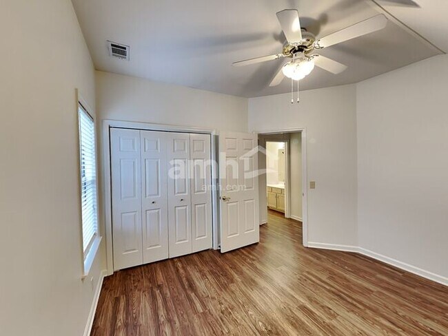 Building Photo - 6536 Arvington Way