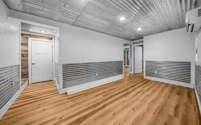 Building Photo - 10011 Little Creek Cir