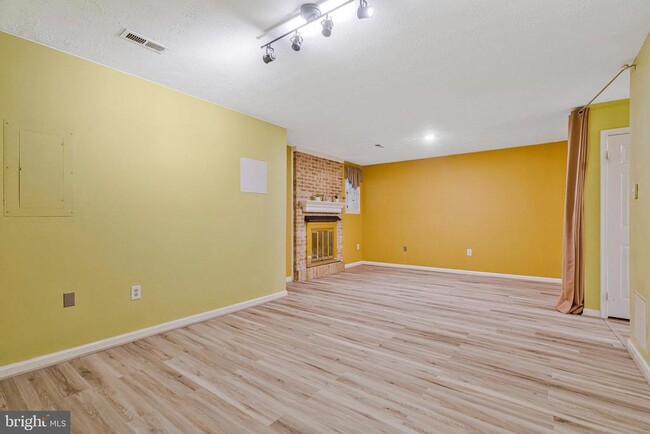 Building Photo - 4638 Luxberry Dr