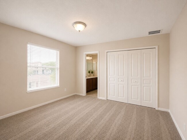Building Photo - Cypress Lakes 5/4 with 3-Car Garage