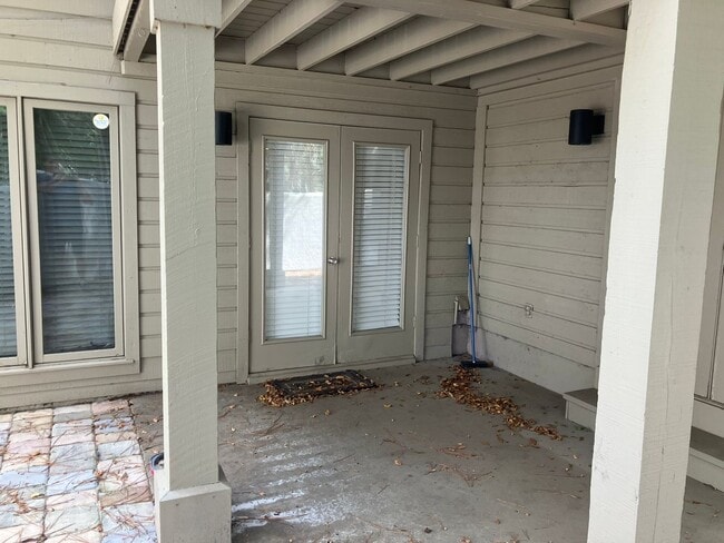 Building Photo - 1 BR / 1.5 BA at Saint Andrews Commons (Pa...