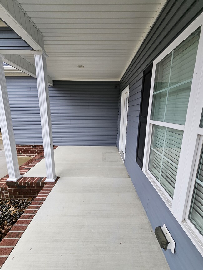 Building Photo - 104 Pioneer Trails Dr