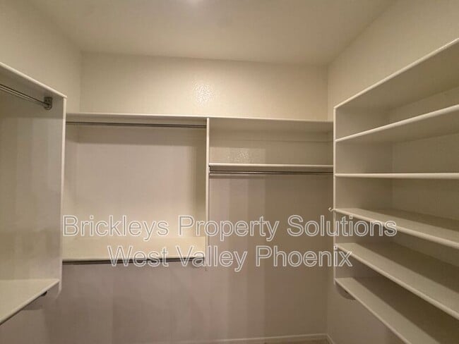 Building Photo - 18151 N Fiesta Dr