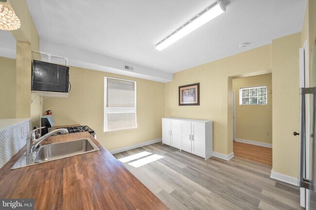 Building Photo - 2712 Sherman Ave NW