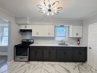Building Photo - 178 Lincoln Pl