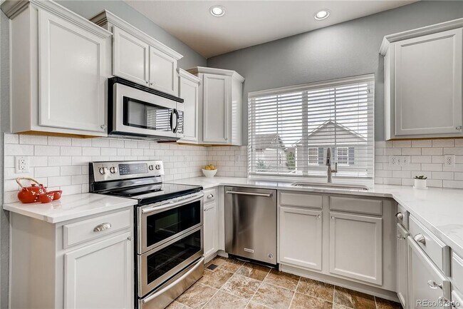 Building Photo - Beautiful 3 Bed, 3 Bath with a Loft Single Family Home in Meadows Neighborhood.