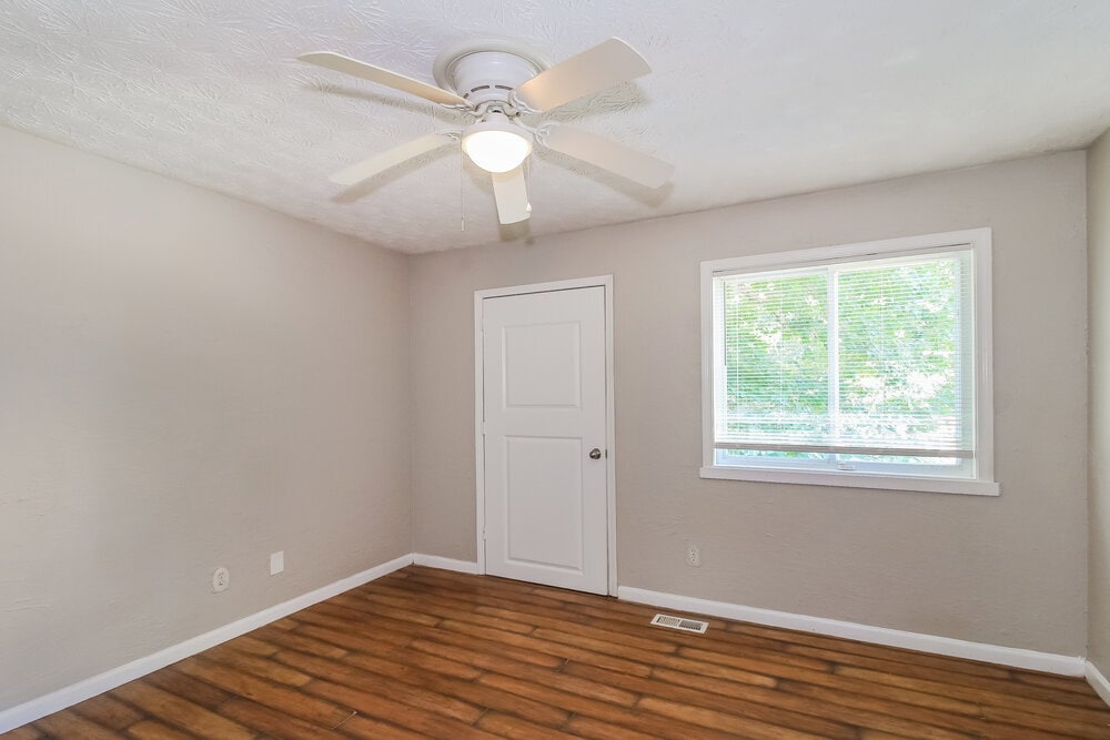 Building Photo - 9227 Chestnut Lake Dr