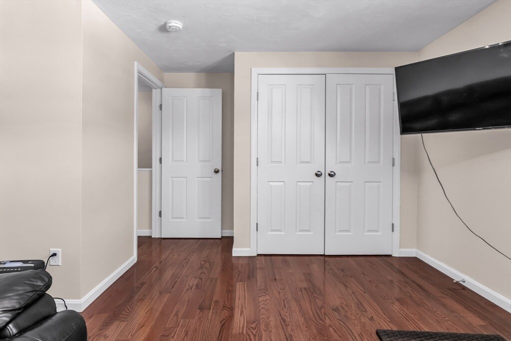 Building Photo - 6 Gedney Dr