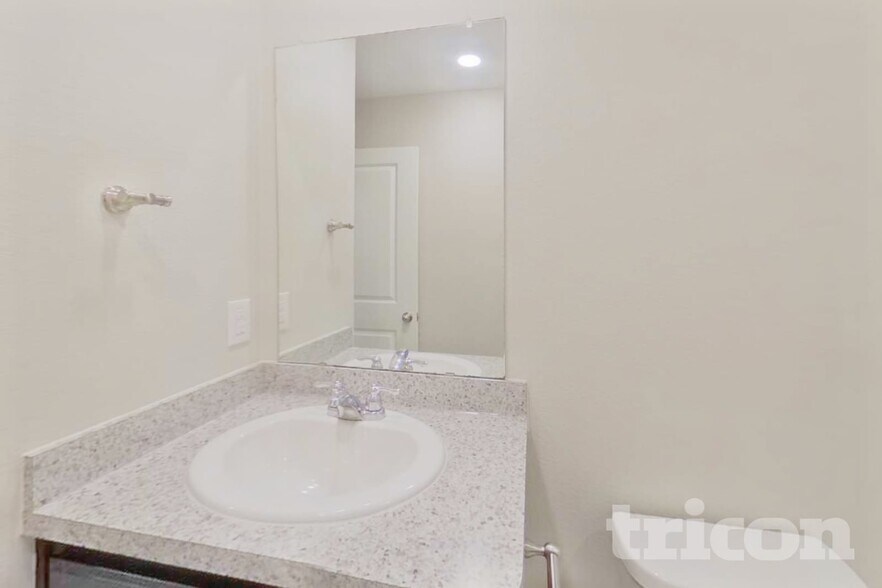 Building Photo - 10502 Ft Cibolo Trl