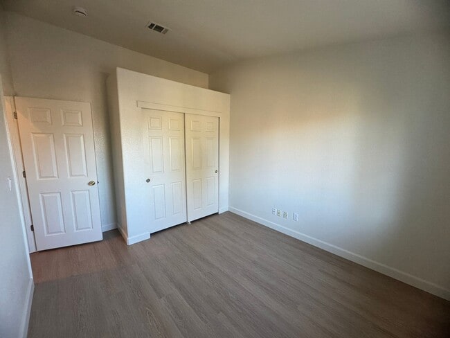 Building Photo - Spacious 2 Story Near Trails & Rose Park