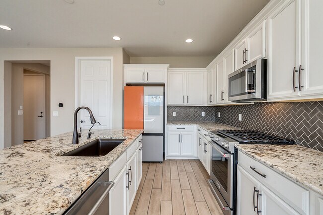 Building Photo - Amazing 4BR 2.5BA Home w/ 3-Car Tandem Garage • Pool Access • Yard w/ Fire Pit in Saguaro Trails