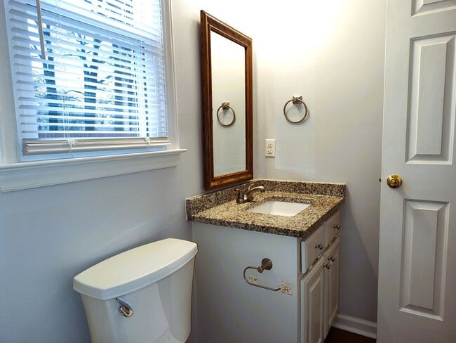 Building Photo - Pristine, Ranch Style Home Located in the Clubview Acres Community in Monroe