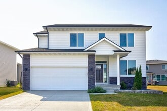 Building Photo - 4 Bedroom, 3 Bathroom Home In Waukee!