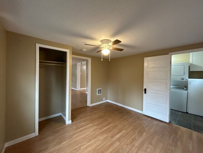 Building Photo - Down Town Living - 2 Bedroom / 1 Bathroom ...