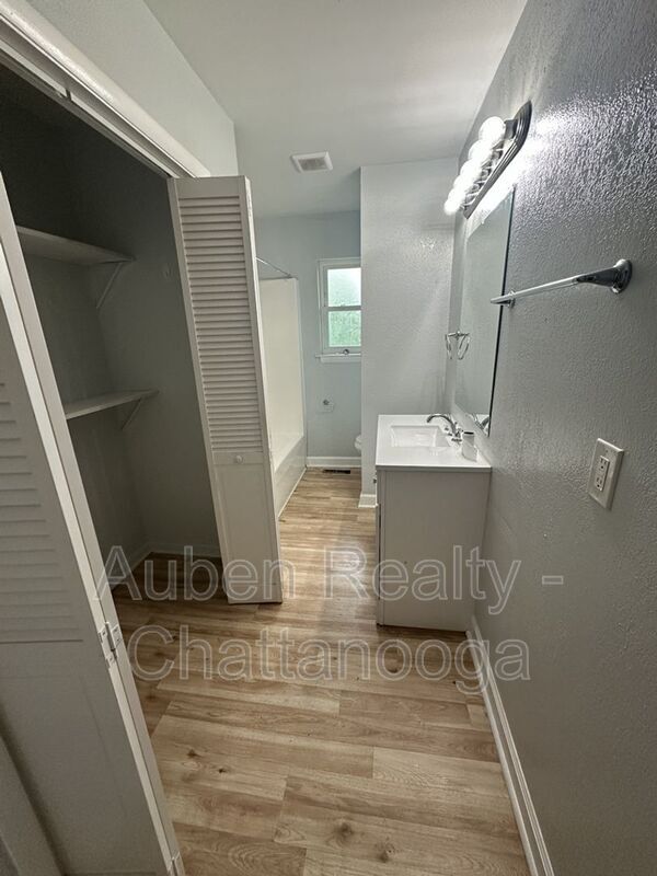 Building Photo - 229 Clift View Drive