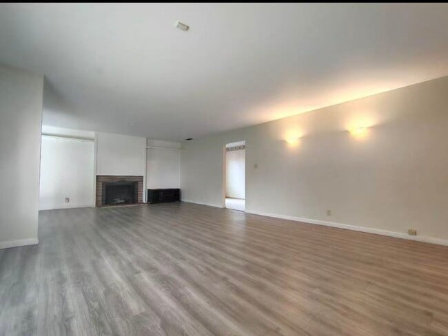 Building Photo - 4417 A Pkwy