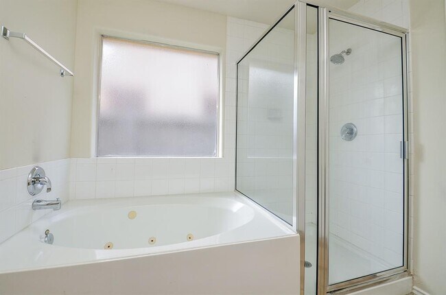 Building Photo - 3268 Jessica Ct